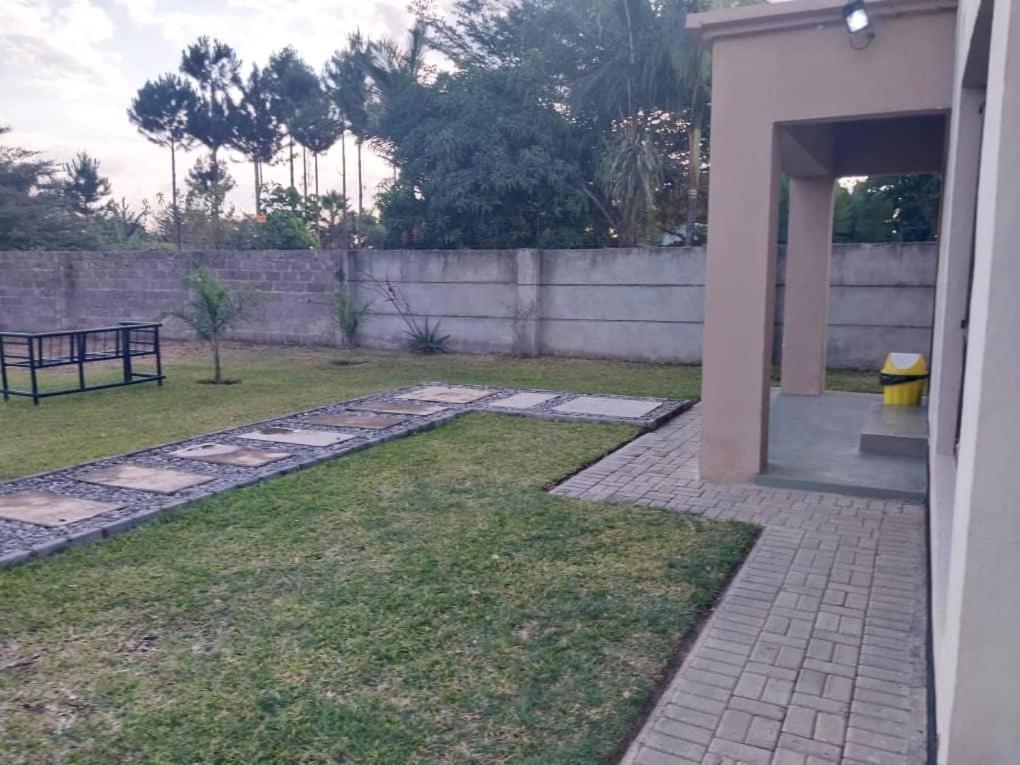 Emmrose Apartments Chingola Esterno foto