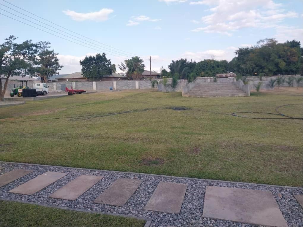 Emmrose Apartments Chingola Esterno foto